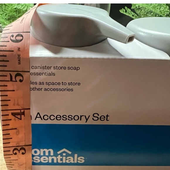 Room Essentials Silver Bath Accessory Set - Picture 6 of 8